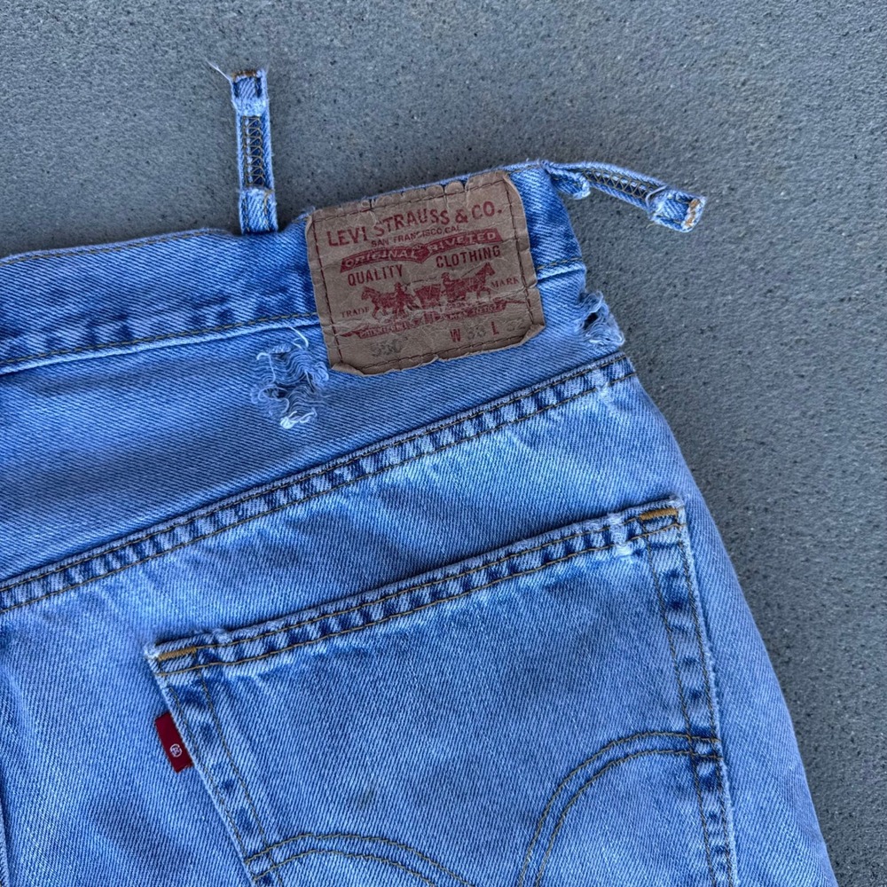 Levi's 550 Relaxed Fit Light Wash Denim Jeans Mens 38x32 Vintage Distressed - Picture 11 of 11